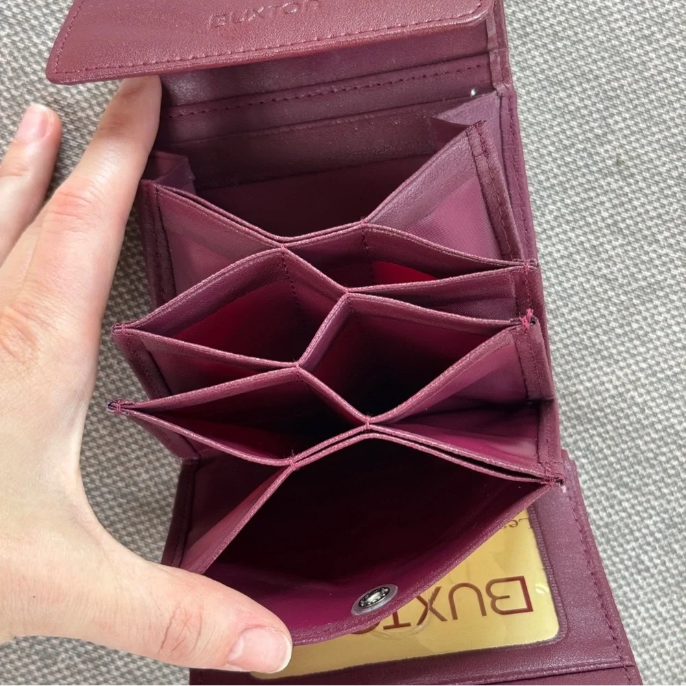 VTG | BUXTON BURGUNDY 100% LEATHER ACCORDION SNAP WALLET QUIET LUXURY DESIGNER